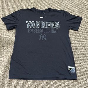 ✅MLB- NY YANKEES NIKE DRI-FIT T SHIRT. MENS MEDIUM. DARK GRAY w GRAPHICS